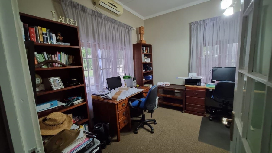 5 Bedroom Property for Sale in Kellys View Free State
